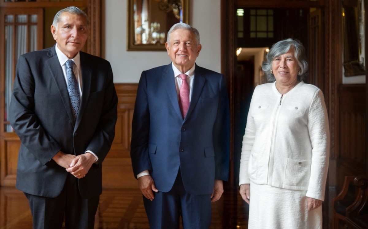 AMLO recibe a María Estela Ríos, nueva consejera jurídica 