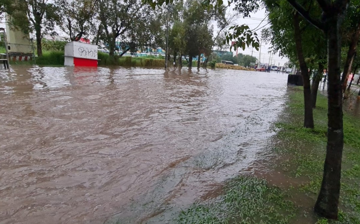 Lluvias en el Área Metropolitana de Guadalajara, provocan inundaciones en avenidas principales