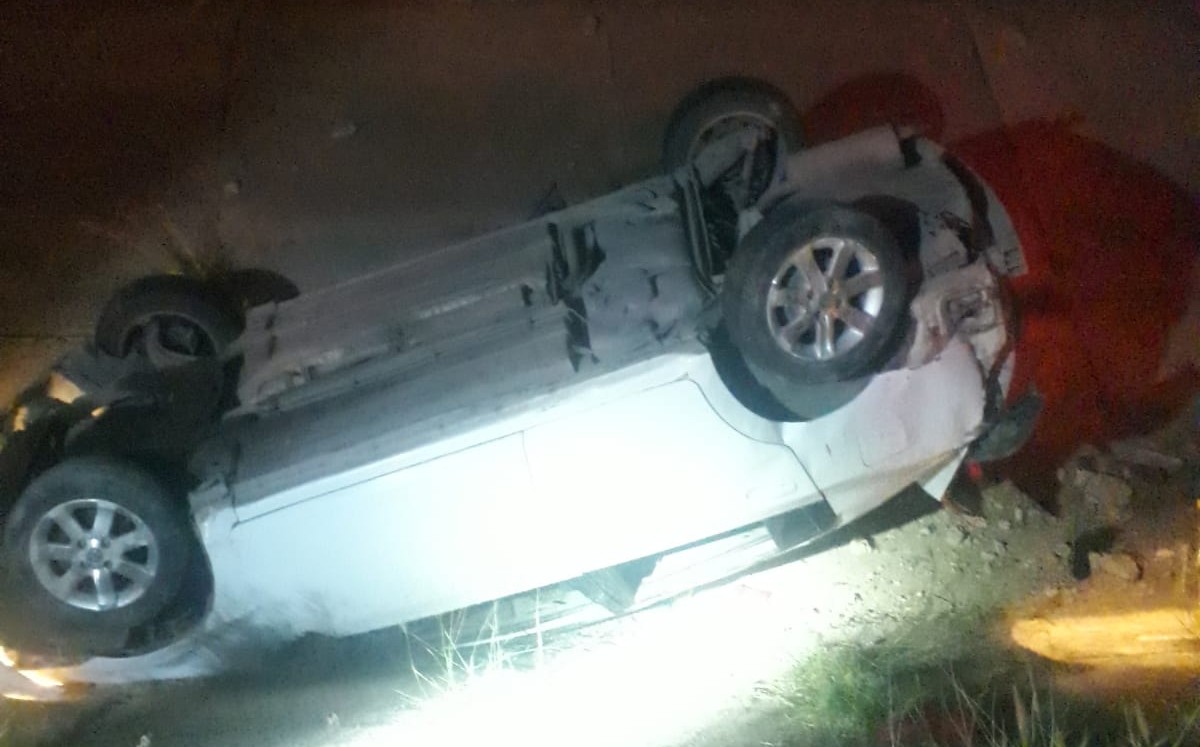 Coche cae a canal de riego y niña de 10 años termina seriamente lesionada en La Laguna 