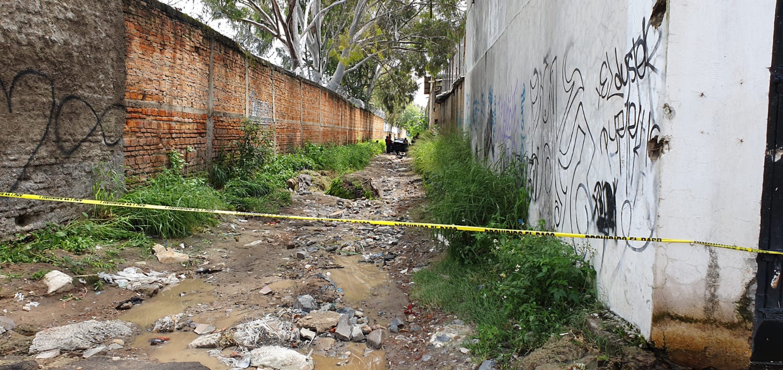 Localizan los cuerpos de dos hombres al interior de una cajuela en Tlaquepaque