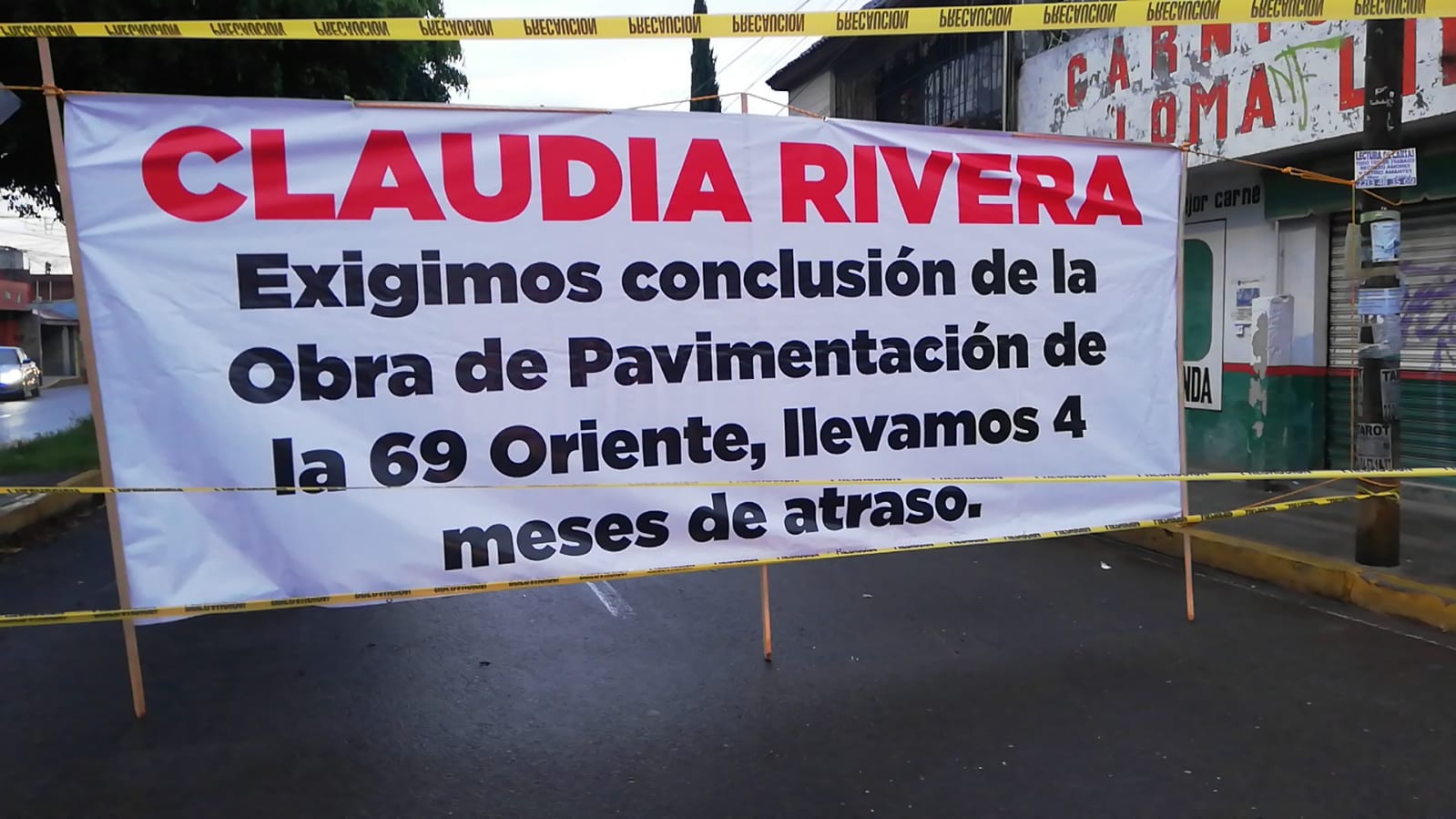 Exigen terminar obras de la 69 Oriente; vecinos bloquean vialidad