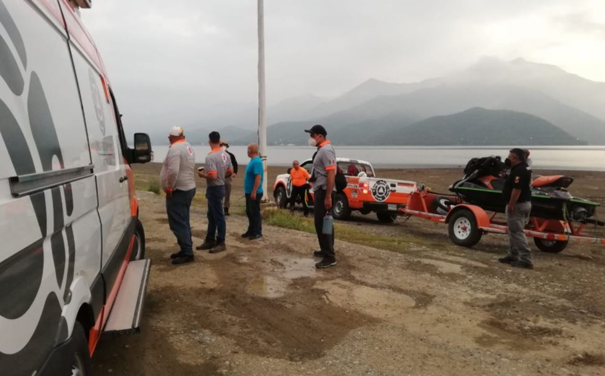 Reactivan búsqueda de menor en Presa La Boca tras volcar lancha