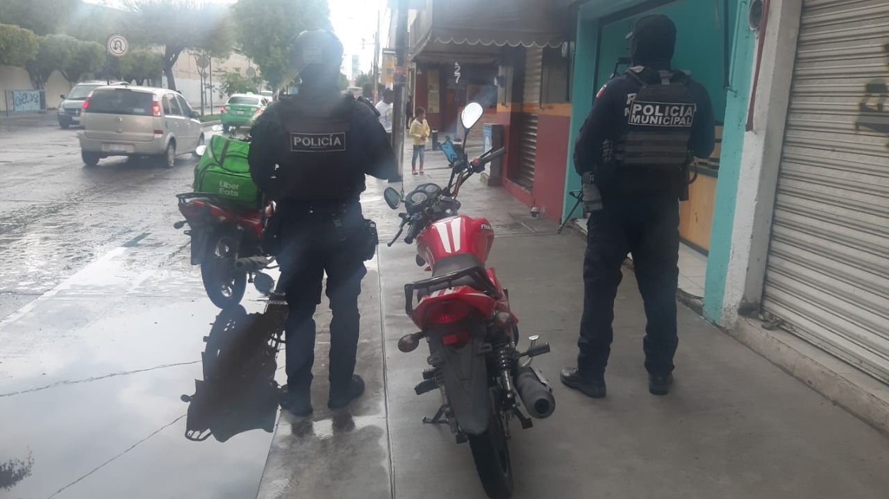 Detienen a dos hombres por robo de motocicleta en Celaya