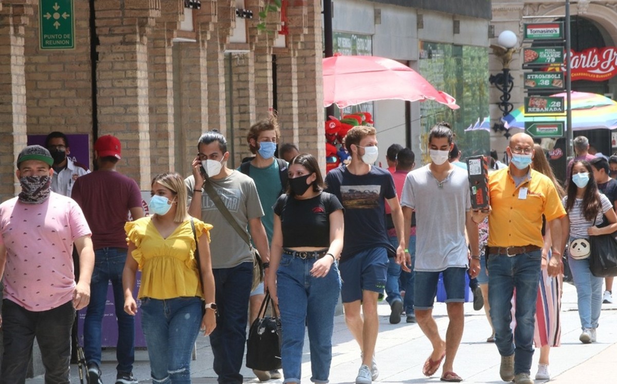En Nuevo León, mueren 54 personas por covid-19 en últimas 24 horas; hay 15 mil 87 casos activos
