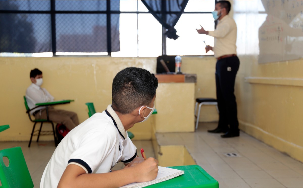 Secretaría de Salud confirma 2 casos de covid-19 en escuelas de NL
