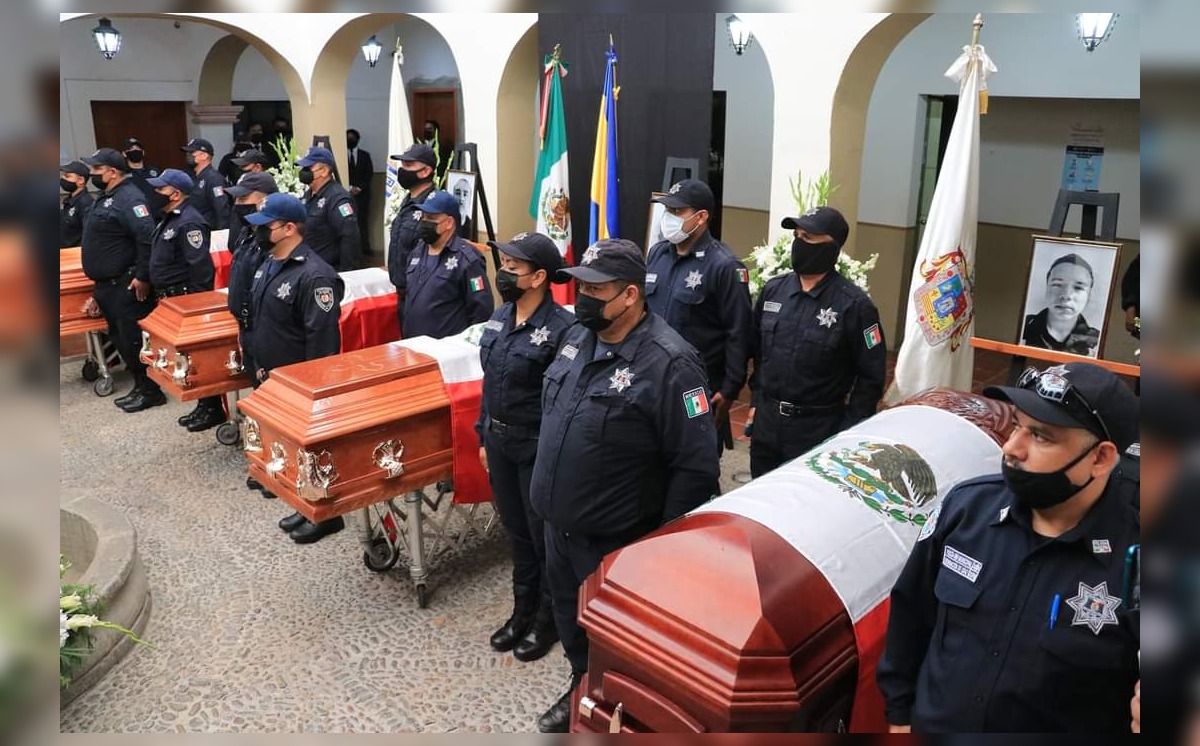 Rinden homenaje póstumo a cuatro policías de Encarnación de Díaz