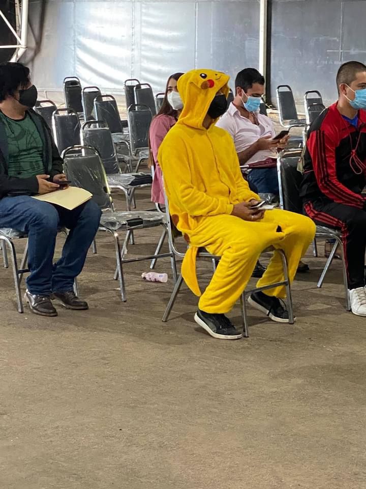 ¡Hasta Pikachú se vacunó! Joven se disfraza para recibir la vacuna contra Covid-19 en Durango