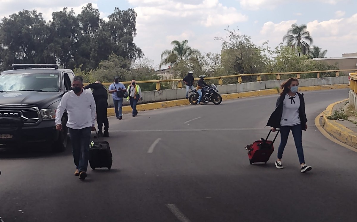 Pacientes del Hospital Rubén Leñero aceptan mesa de diálogo ante demandas por destitución de directora