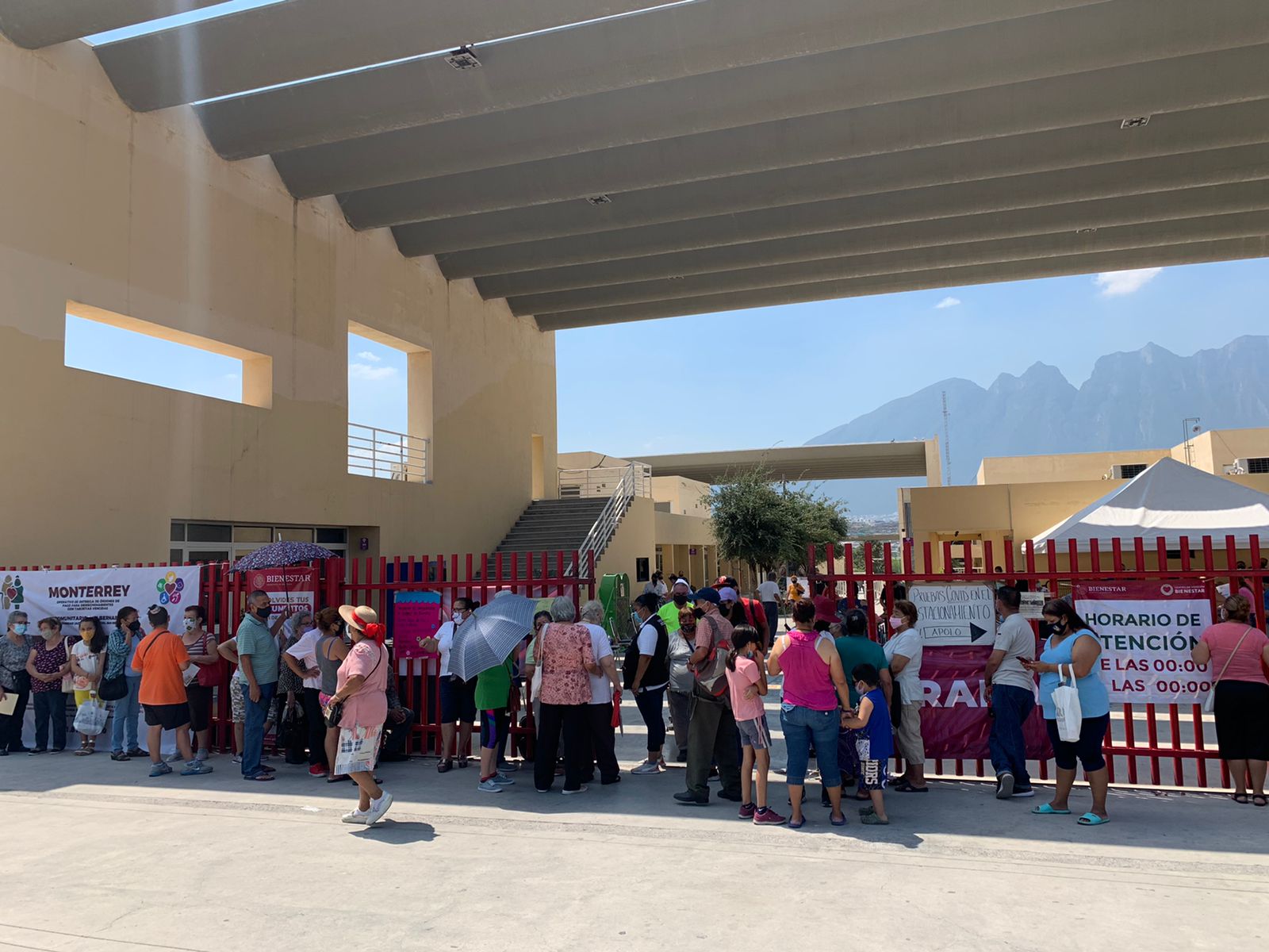 Largas filas para órdenes de pago de pensión generan molestia en San Bernabé