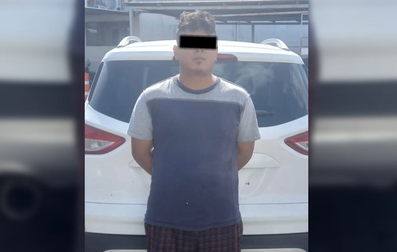 Detienen a hombre tras captarlo dañando vehículos en la colonia Evolución