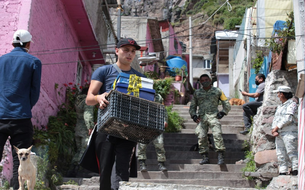 “No los quería dejar solos”: hombre rescata a sus gatitos tras derrumbe en Chiquihuite