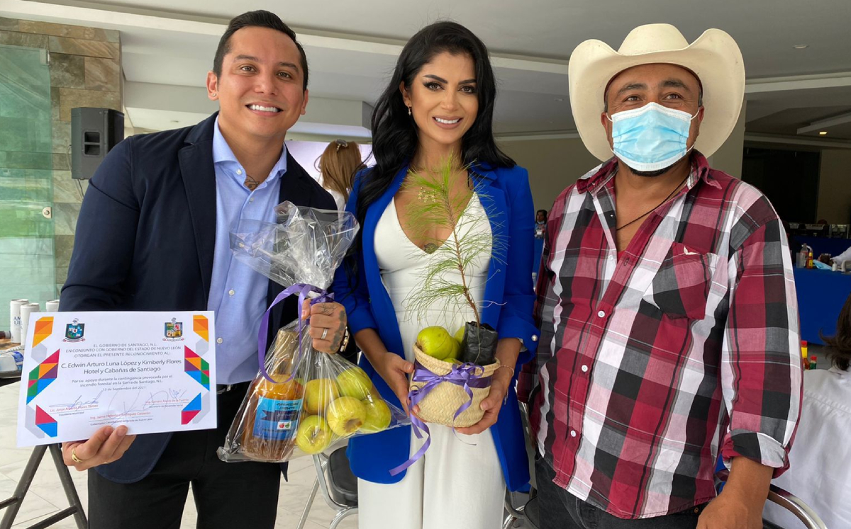 De la mano así reaparecen Edwin Luna y Kim Flores en evento político