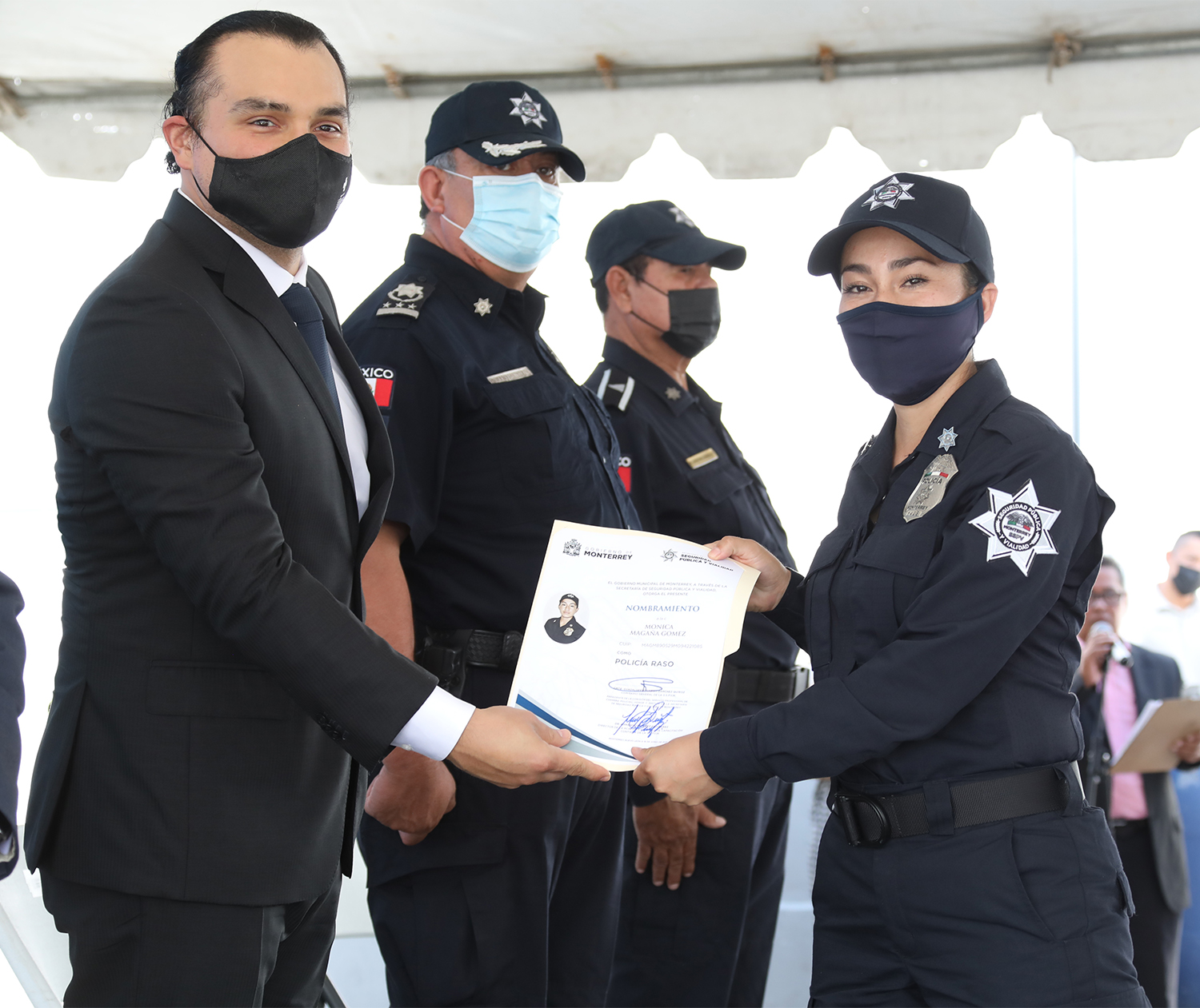 En Monterrey, se gradúan cinco generaciones de policías, tránsitos y guardias auxiliares