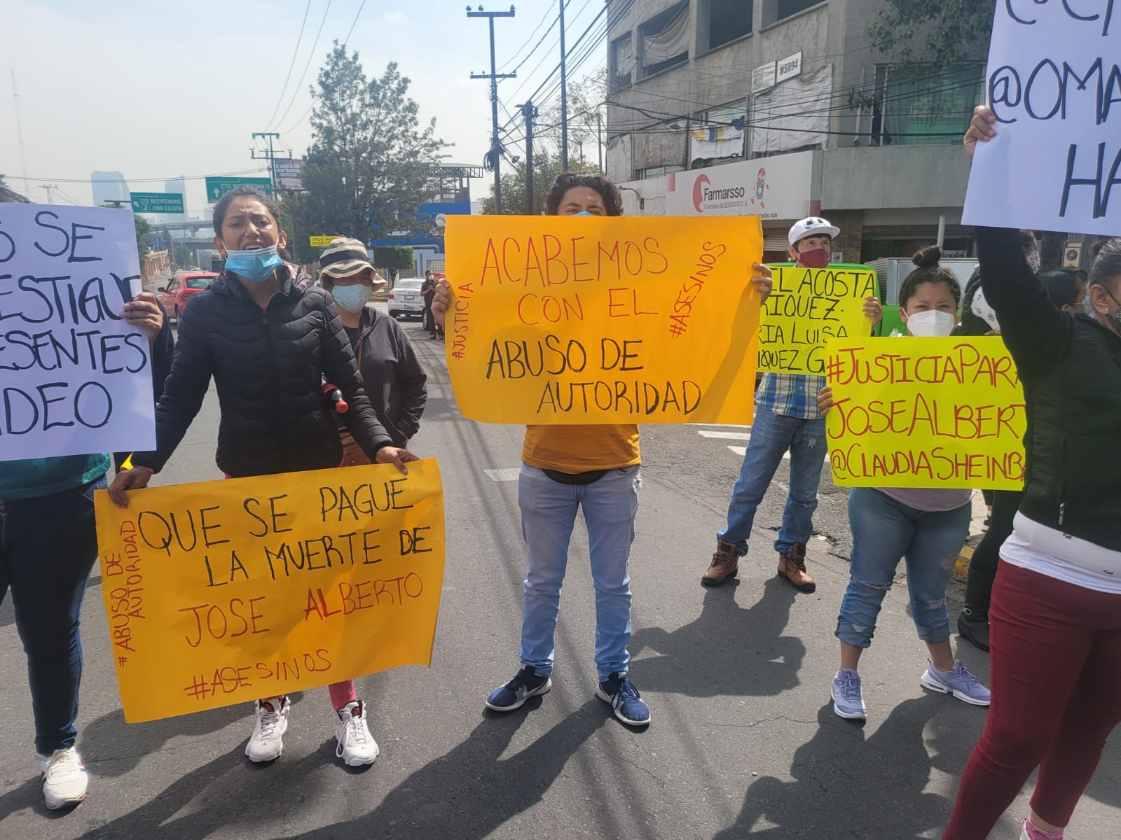 Familiares de joven encontrado muerto en barranca de Bosque de Chapultepec protestan por falta de detenidos