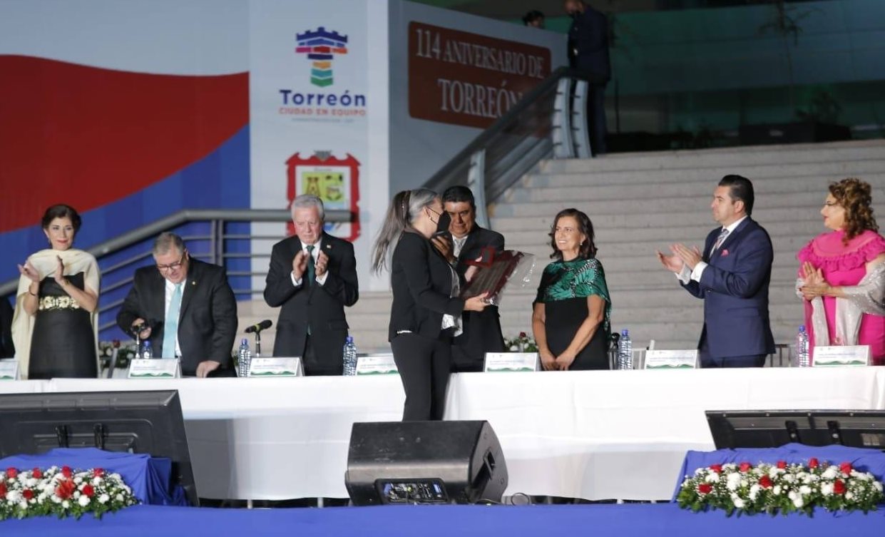 Alcalde Jorge Zermeño realiza Grito de Independencia en Plaza Mayor de Torreón