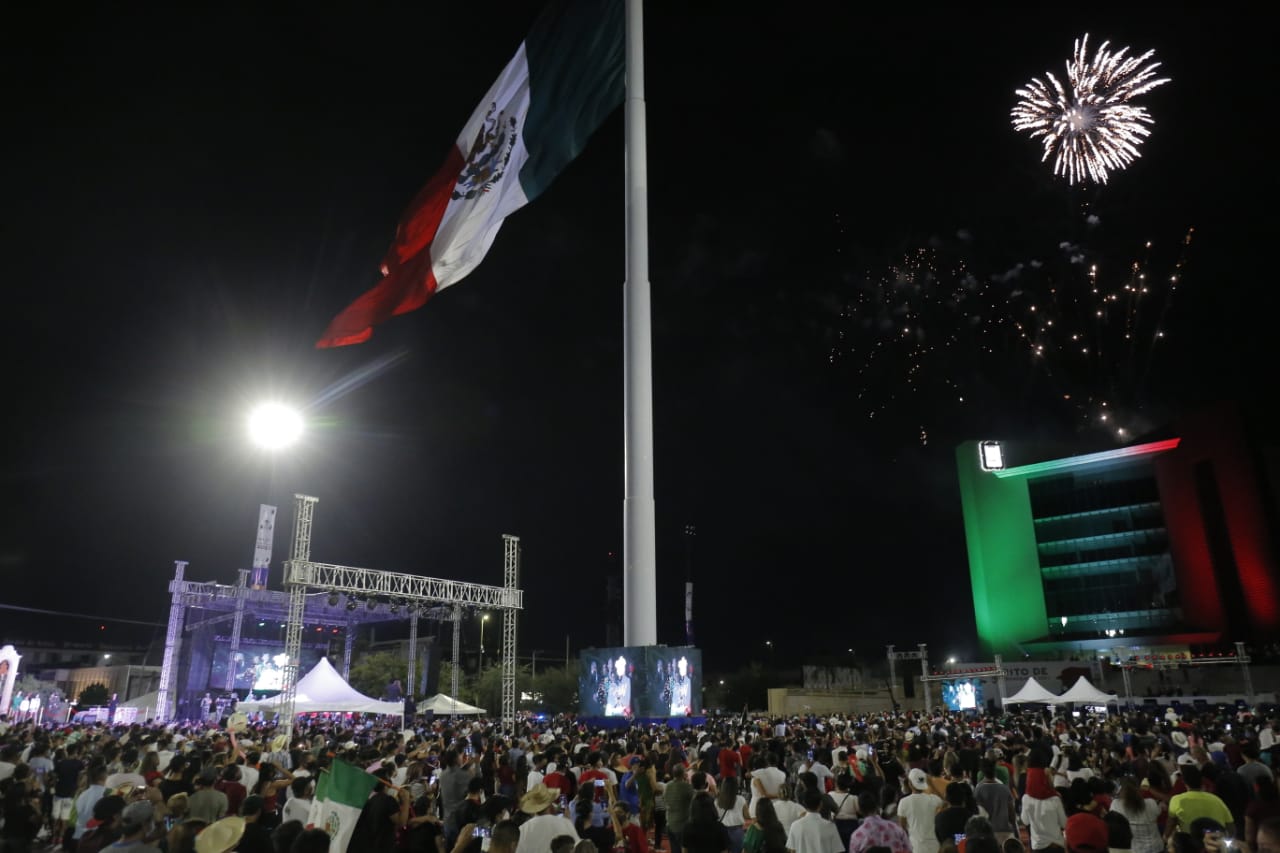 Alcalde Jorge Zermeño realiza Grito de Independencia en Plaza Mayor de Torreón