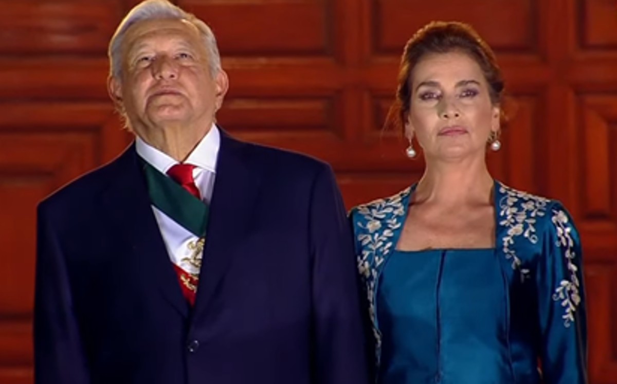 Elegante y sencillo, así fue el look de Beatriz Gutiérrez Müller en ceremonia del Grito 