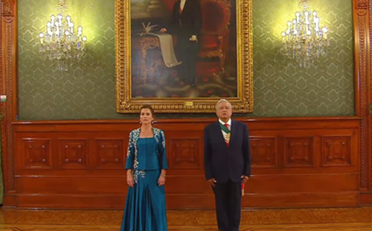Elegante y sencillo, así fue el look de Beatriz Gutiérrez Müller en ceremonia del Grito 
