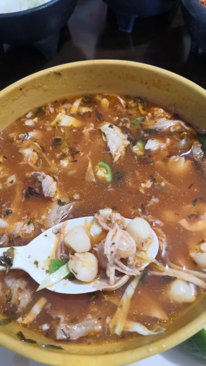 Tras Grito de Independencia, regios disfrutan asueto con menudo y pozole