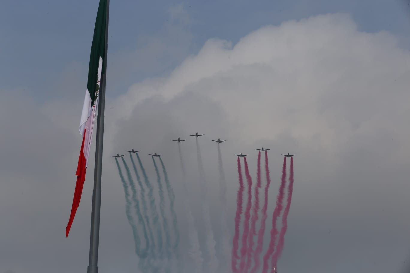 Realizan Desfile Militar por 211 aniversario de Independencia de México | Minuto a minuto