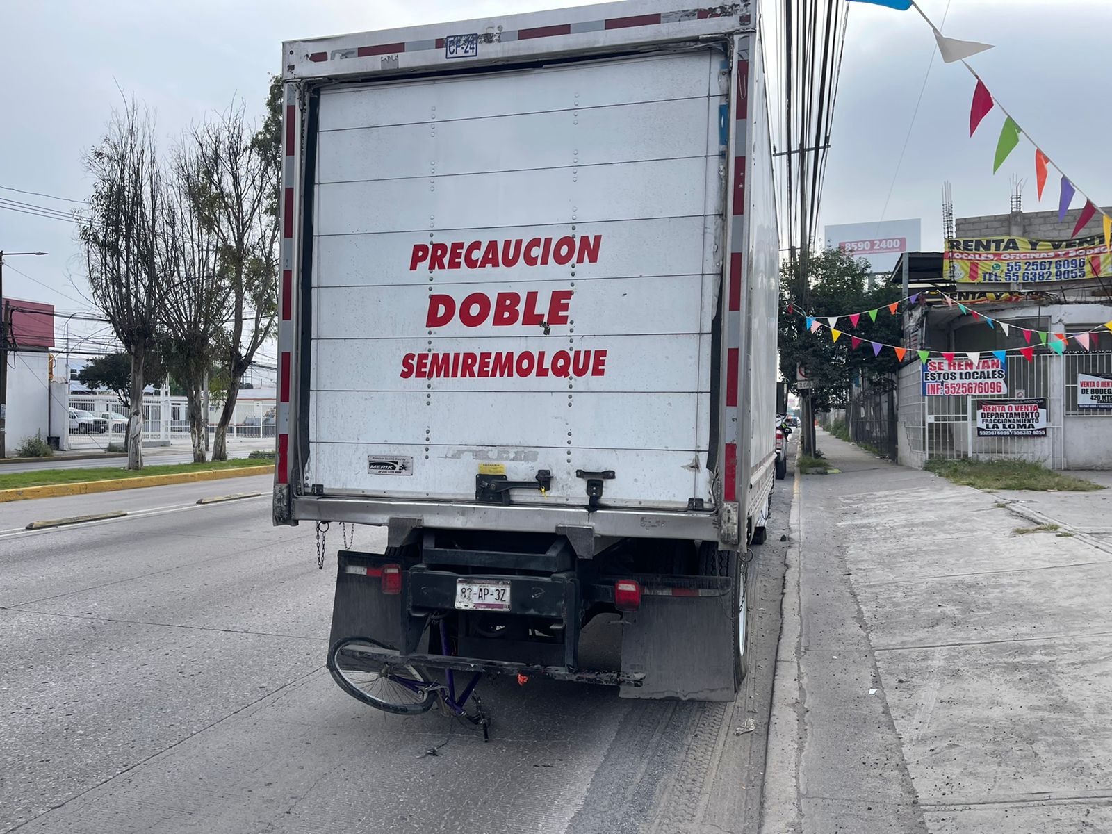 Ciclista muere tras ser arrollado por camión en Tultitlán; chofer manejaba ebrio
