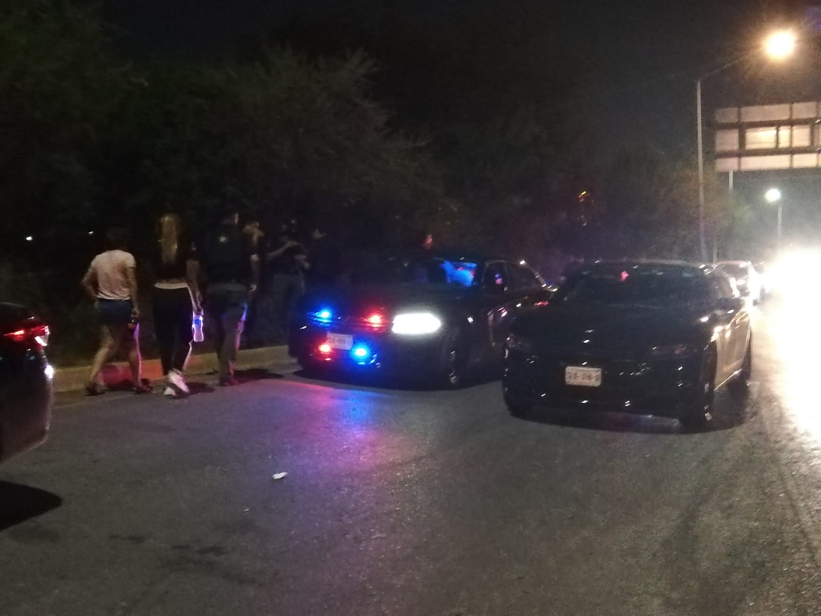 Hallan cuerpo de hombre dentro de camioneta sobre avenida Israel Cavazos
