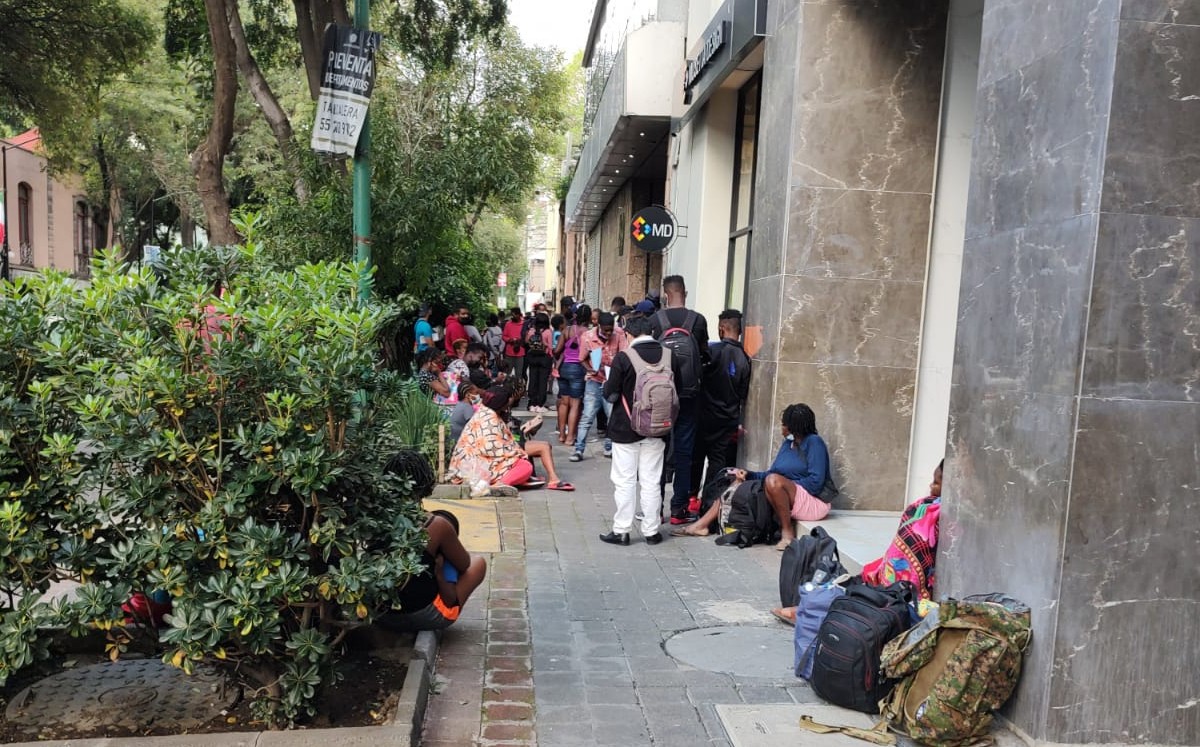 Haitianos buscan asilo legal en México; acuden a la Comisión Mexicana de Atención a Refugiados