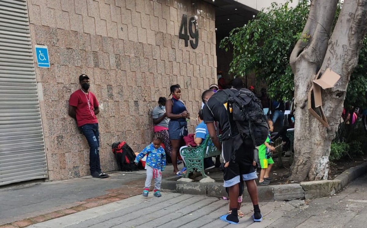 Haitianos buscan asilo legal en México; acuden a la Comisión Mexicana de Atención a Refugiados