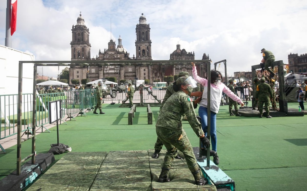 ¡Súbete a un helicóptero del Ejército! Arranca exposición ‘Gran Fuerza de México’ en el Zócalo