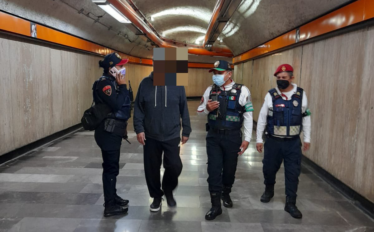 Hijo alerta a policía del Metro sobre intenciones suicidas de su padre y lo salva