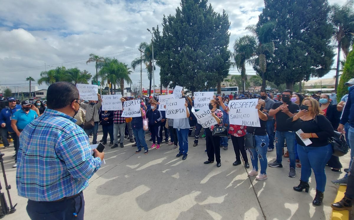 Piden trabajadores de SUTUM al alcalde que siga desconociendo a Alicia García