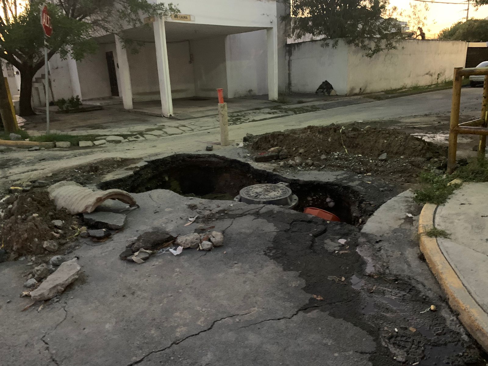 Obra inconclusa de Agua y Drenaje afecta a habitantes del Fraccionamiento Bernardo Reyes