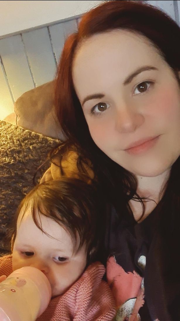 Mujer compra esperma por Internet y logra embarazarse siguiendo un tutorial de Youtube