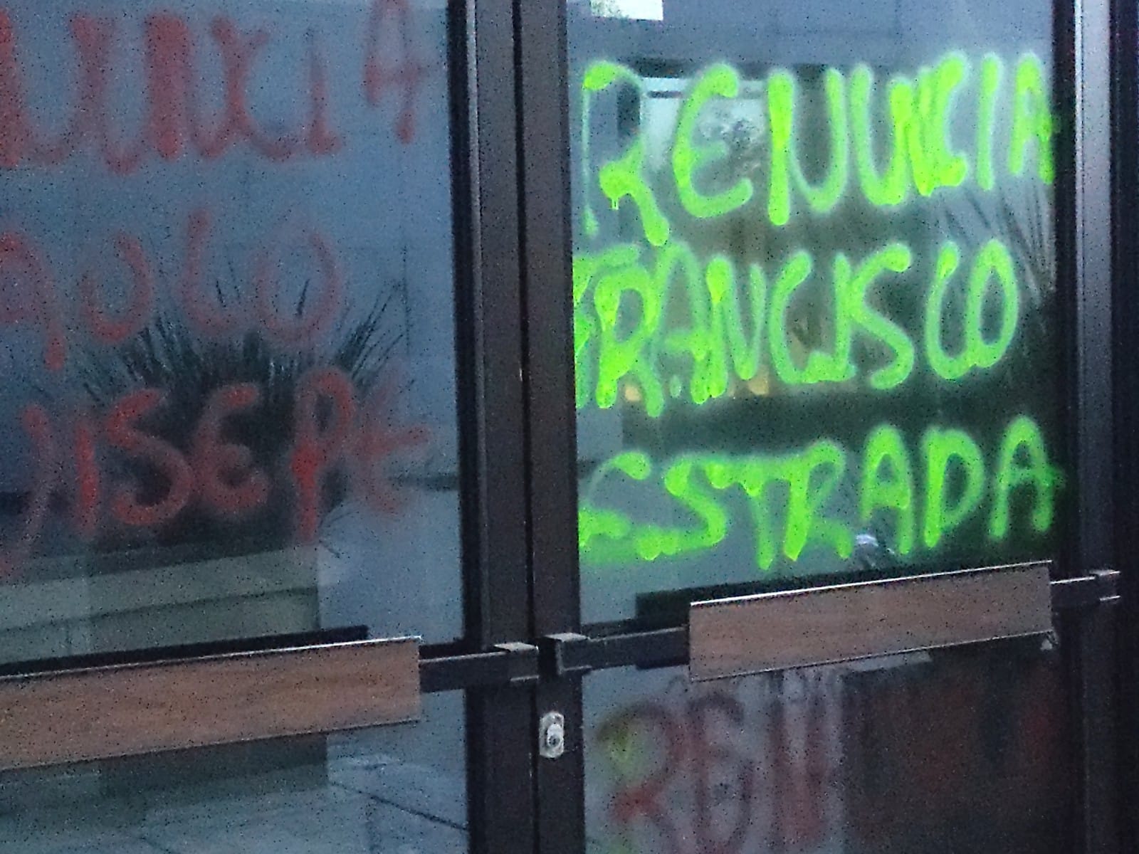 Tras tomar instalaciones, colectivas feministas abandonan oficinas de CNDH en Tlalpan