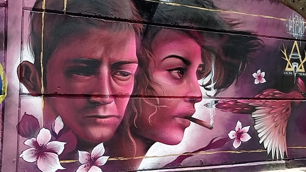 Artistas urbanos plasman obras en paredes de Tehuacán