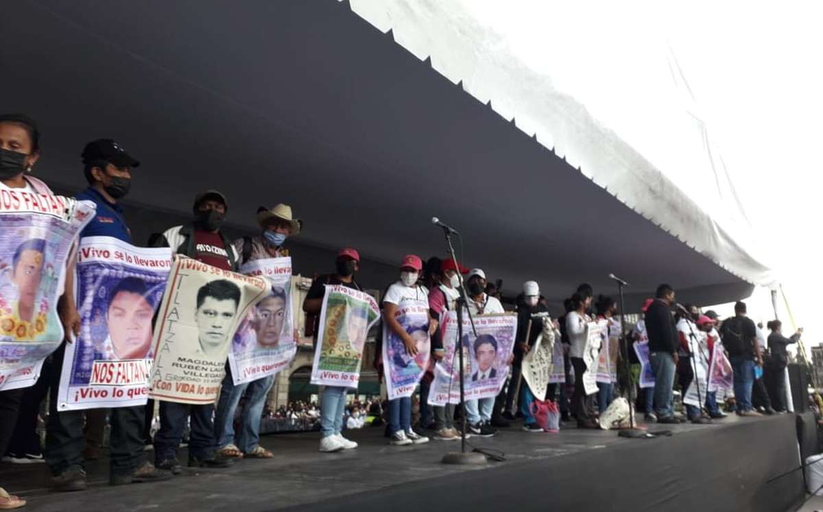 A siete años de la desaparición de los 43 normalistas, marchan en CdMx