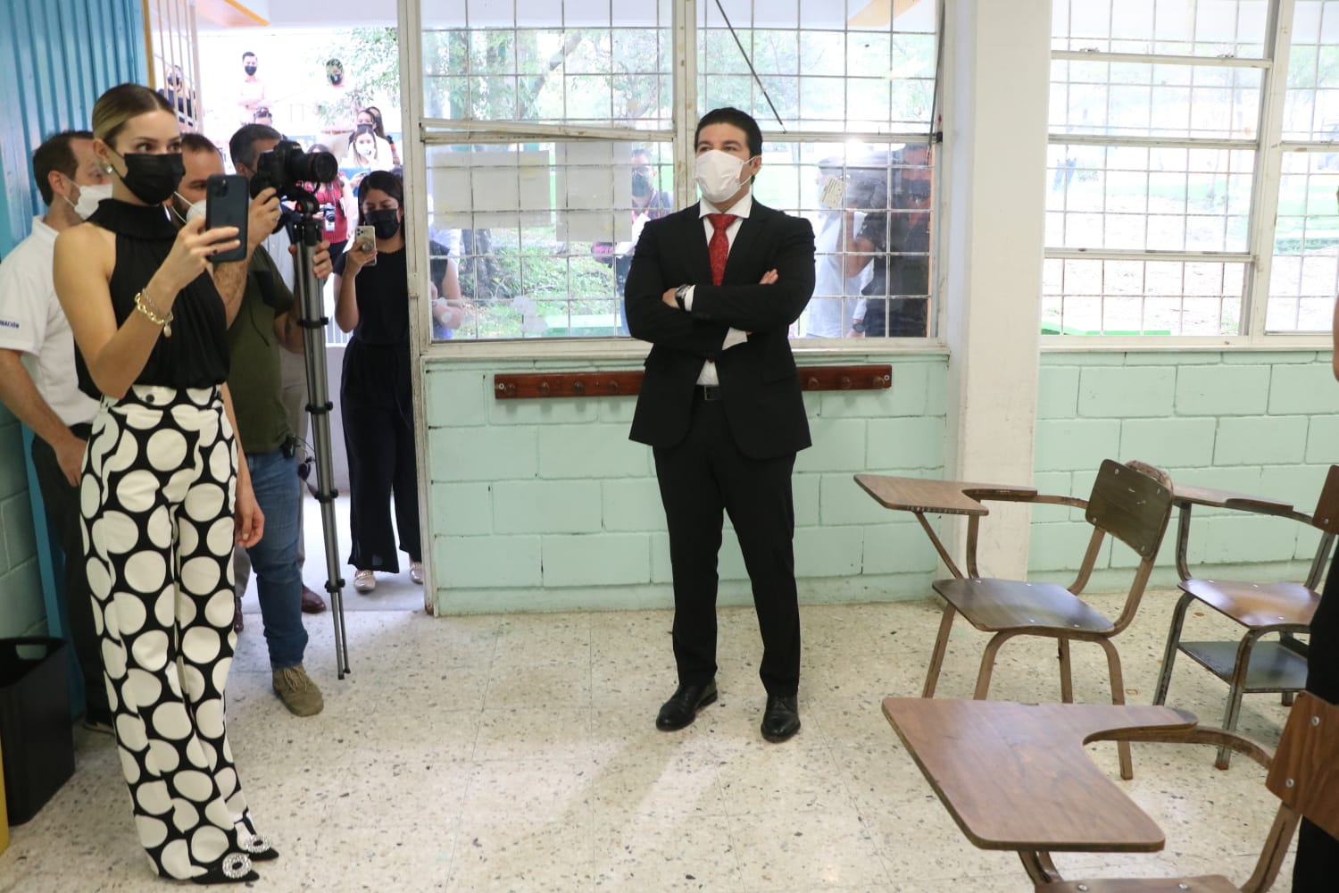 Prevé Samuel García aumentar aforos en escuelas de educación básica