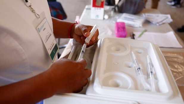 Inicia vacunación contra covid-19 para menores de edad amparados en Toluca