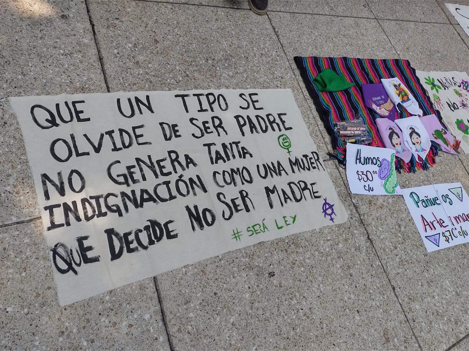 Llegan a Monumento a la Revolución primeros contingentes para marcha por un aborto legal y seguro