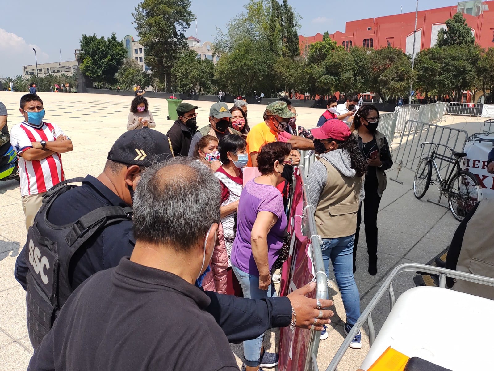 Llegan a Monumento a la Revolución primeros contingentes para marcha por un aborto legal y seguro