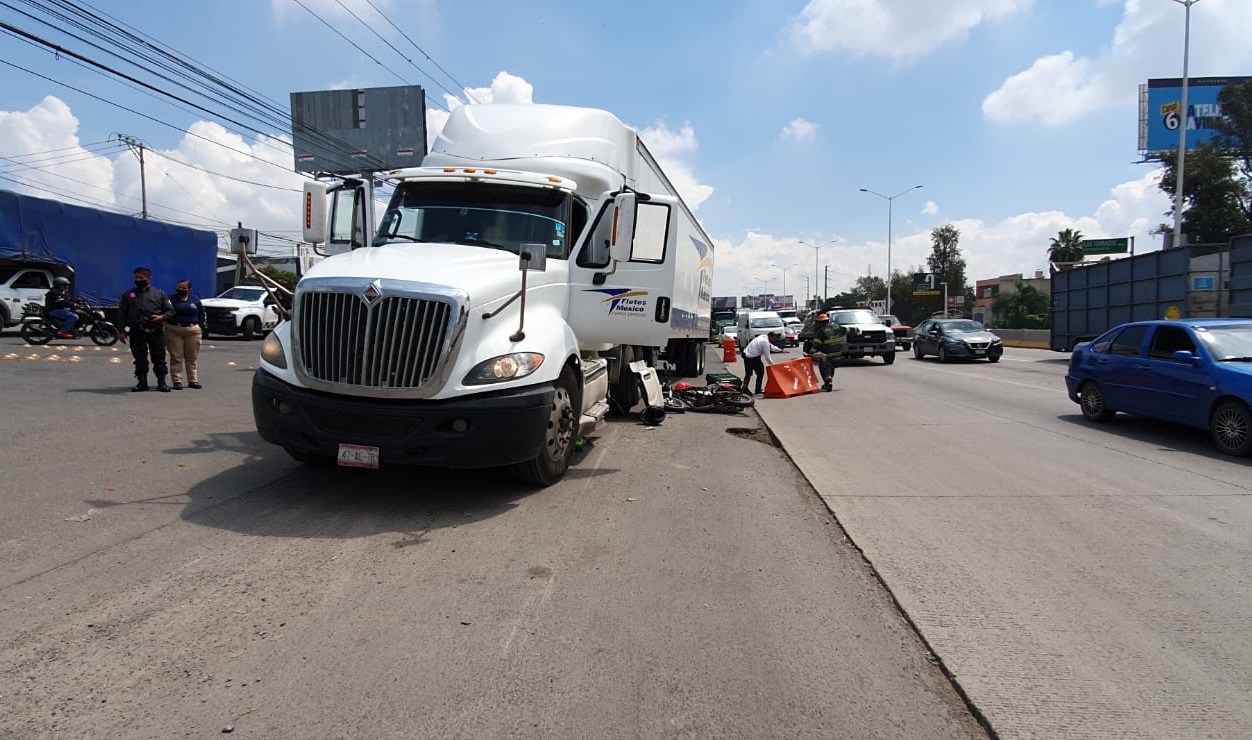 Motociclista pierde la vida tras ser atropellado por un tráiler en ...