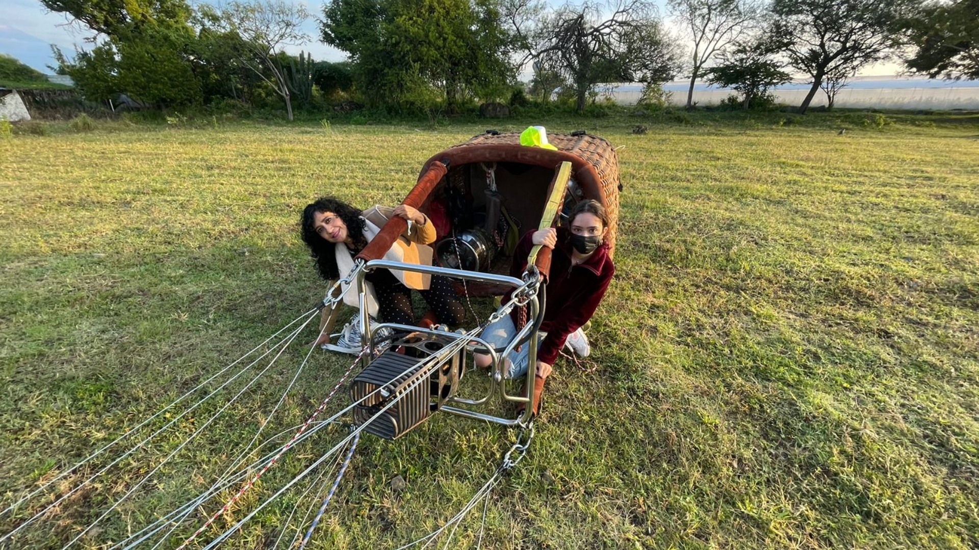 "Es algo maravilloso": Madre e hija disfrutan del Festival del Globo en Atlixco