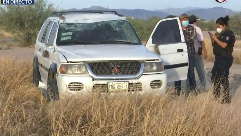 Mujer vuelca en Torreón por esquivar a perrito que se atravesó en su camino