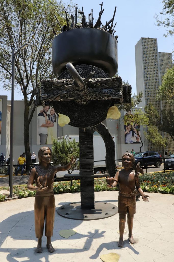 Detienen a hombre que robó y mutiló escultura el “Molino de la Paz”; lo captaron en video