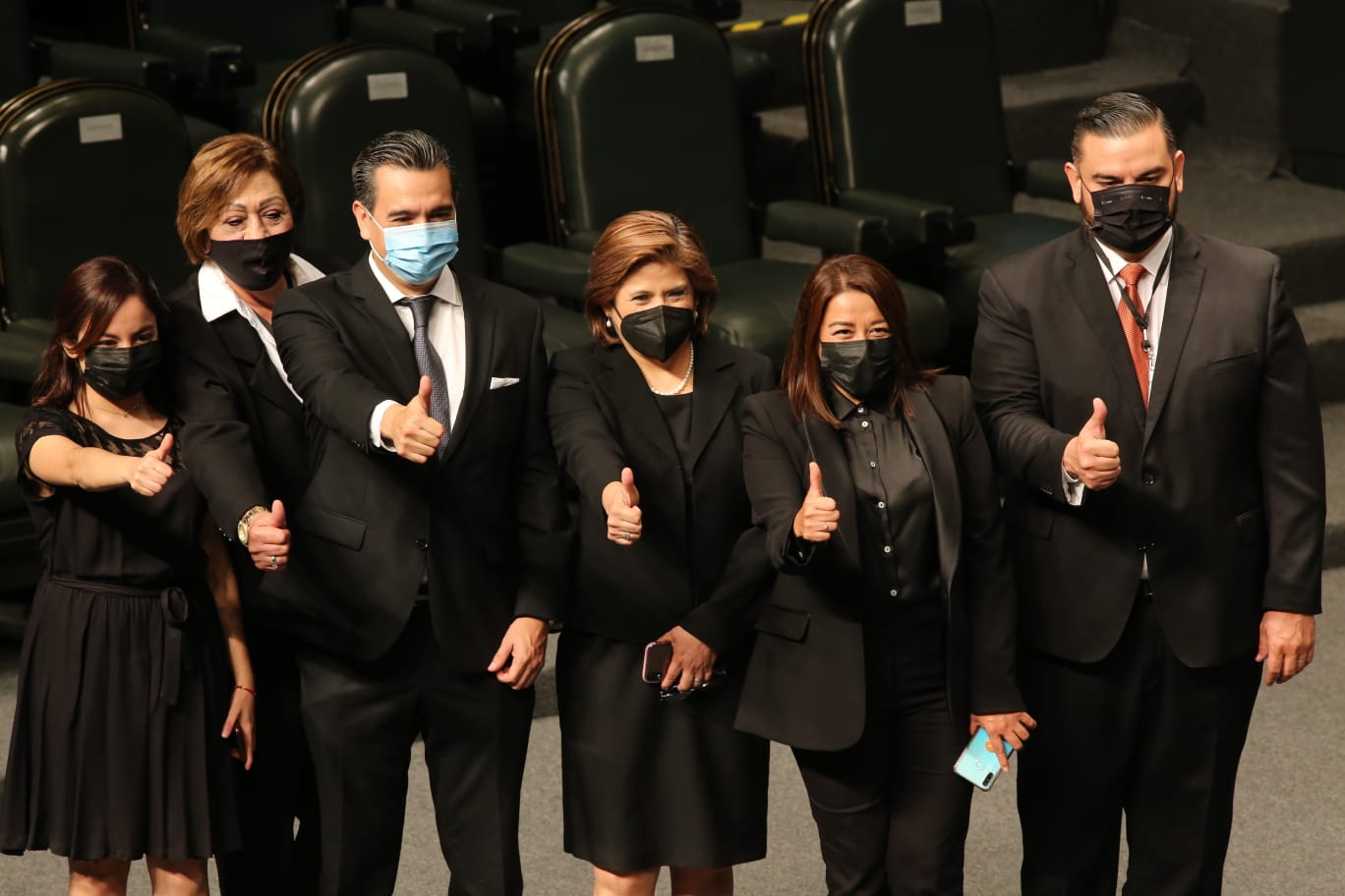 Gobernadores, alcaldes y funcionarios federales... Estos fueron los invitados de la toma de protesta de Samuel García