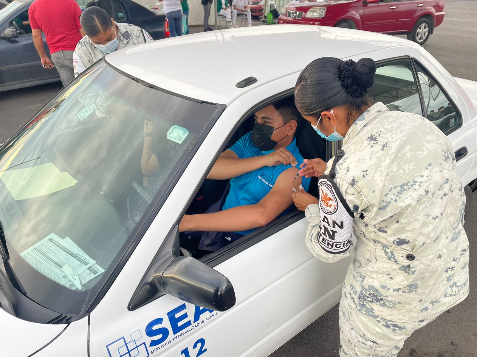Aplican segundas dosis de vacuna contra Covid-19 a jóvenes en Santa Catarina y Juárez
