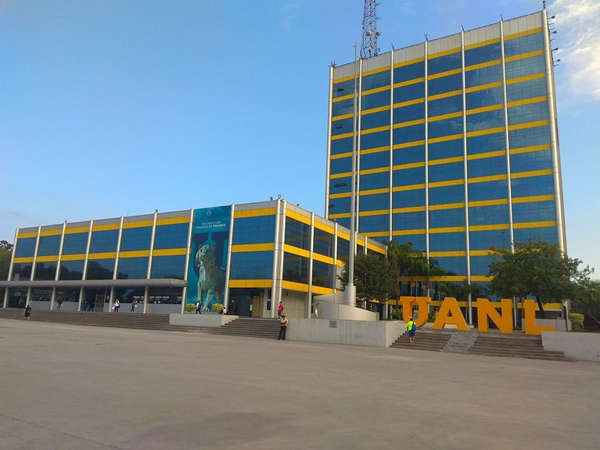 Suspenderán grupo híbrido si hay caso positivo de Covid-19 en la UANL