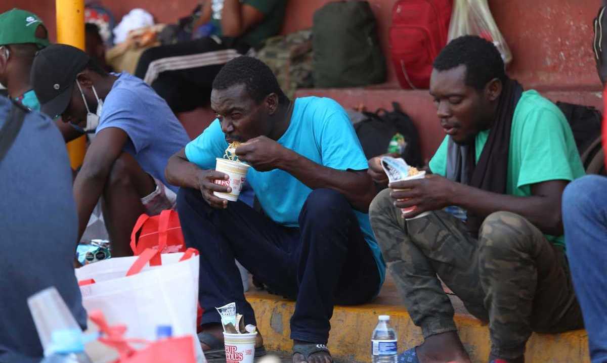 Llega grupo de 300 haitianos a Monterrey en la última semana