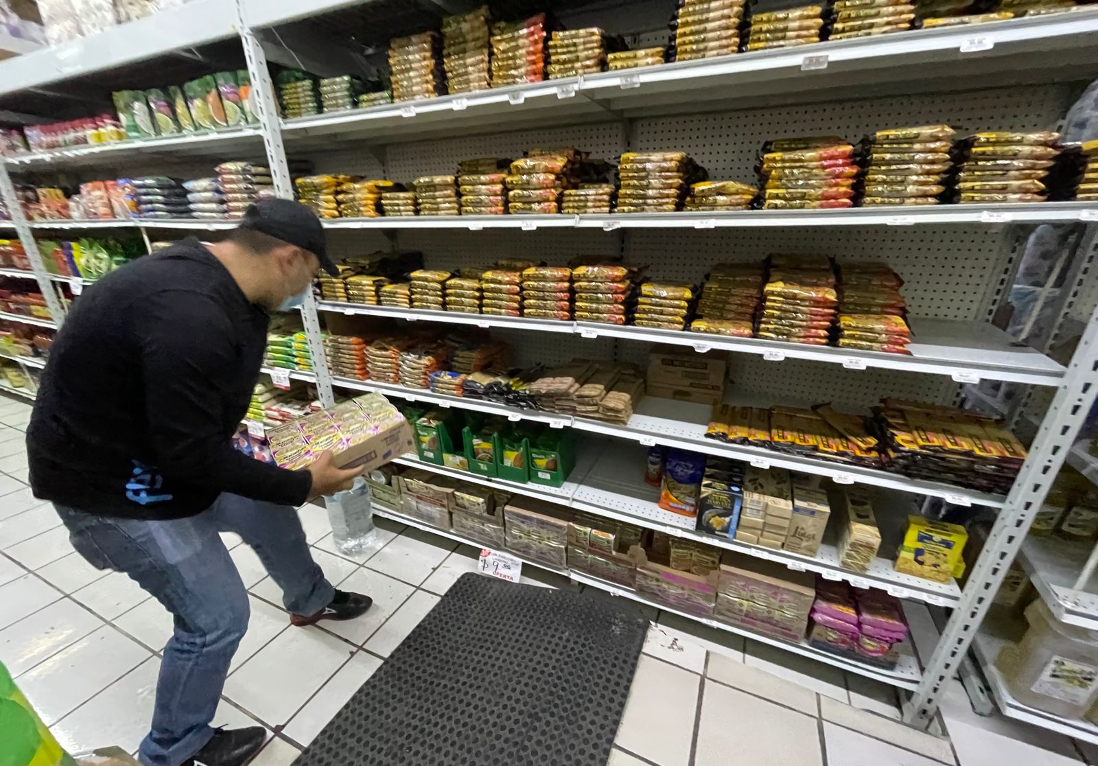 Retiro de sopas instantáneas en el mercado ocasiona compras de pánico en Jalisco