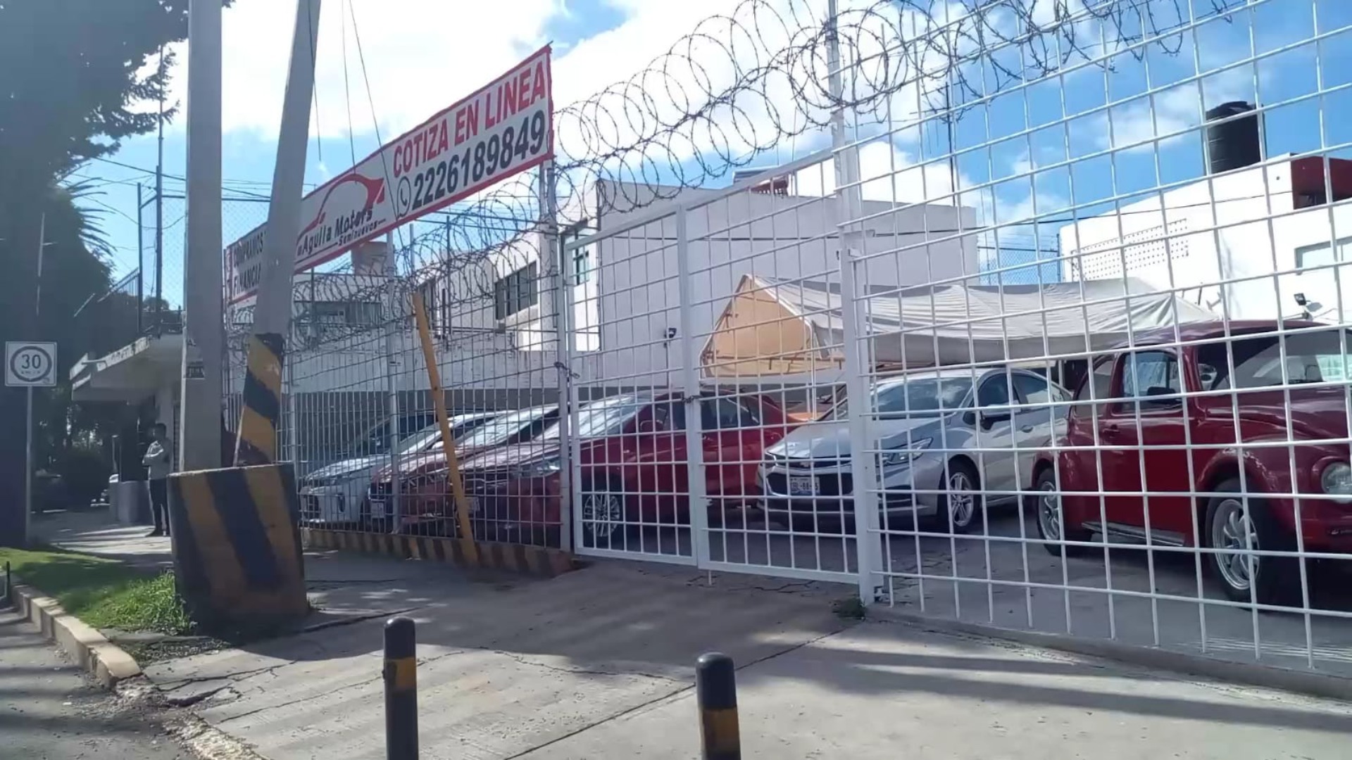Amagan a guardias y roban financiera automotriz en colonia Las Hadas